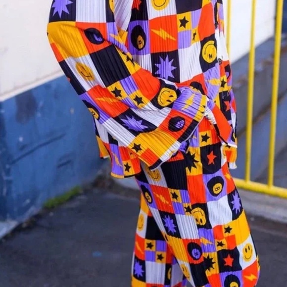 NWT Dressed in LALA ORIGINAL Long Sleeve Plisse Set in Not Made To Be Subtle - Picture 4 of 4